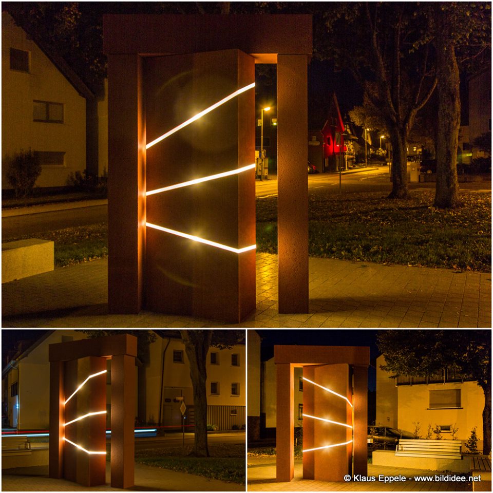 Waldenserdenkmal bei Nacht