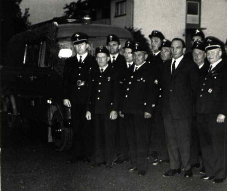 16. Juli 1966: Fahrzeugübergabe und Ernennung zum Ehrenkommandanten der Freiw. Feuerwehr Palmbach 16. Juli 1966: Fahrzeugübergabe und Ernennung zum Ehrenkommandanten der Freiw. Feuerwehr Palmbach