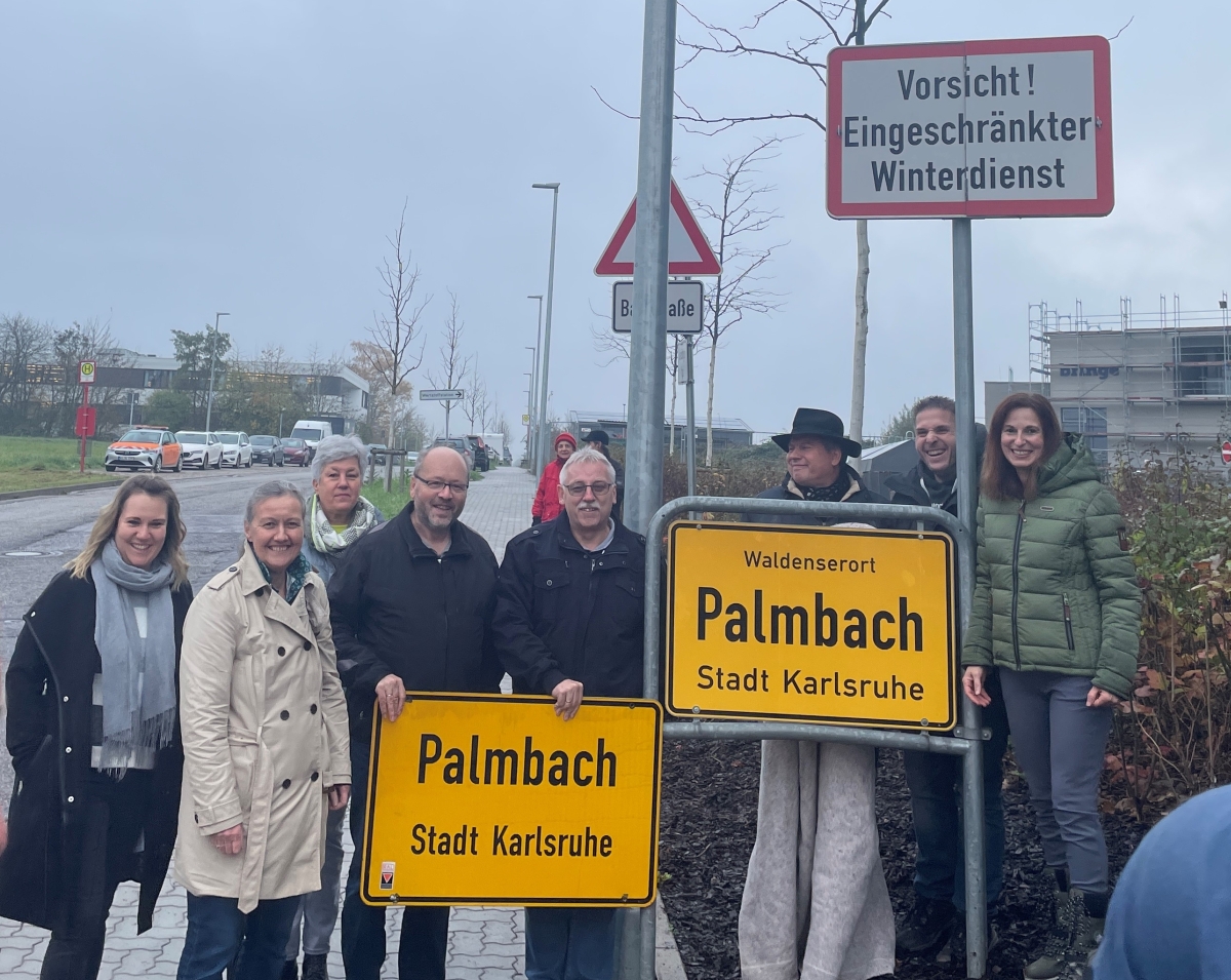 Der Ortschaftsrat Wettersbach beim neuen Ortsschild "Waldenserort Palmbach" Der Ortschaftsrat Wettersbach beim neuen Ortsschild "Waldenserort Palmbach"