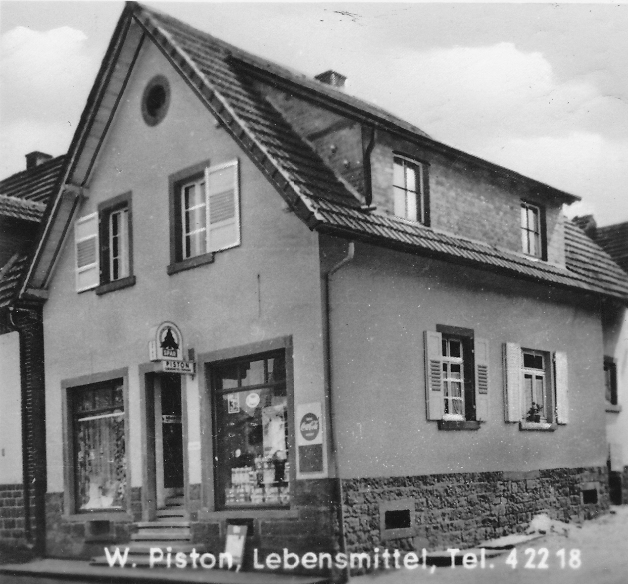 Ansichtskarte: Lebensmittelladen Piston um 1950 Ansichtskarte: Lebensmittelladen Piston um 1950