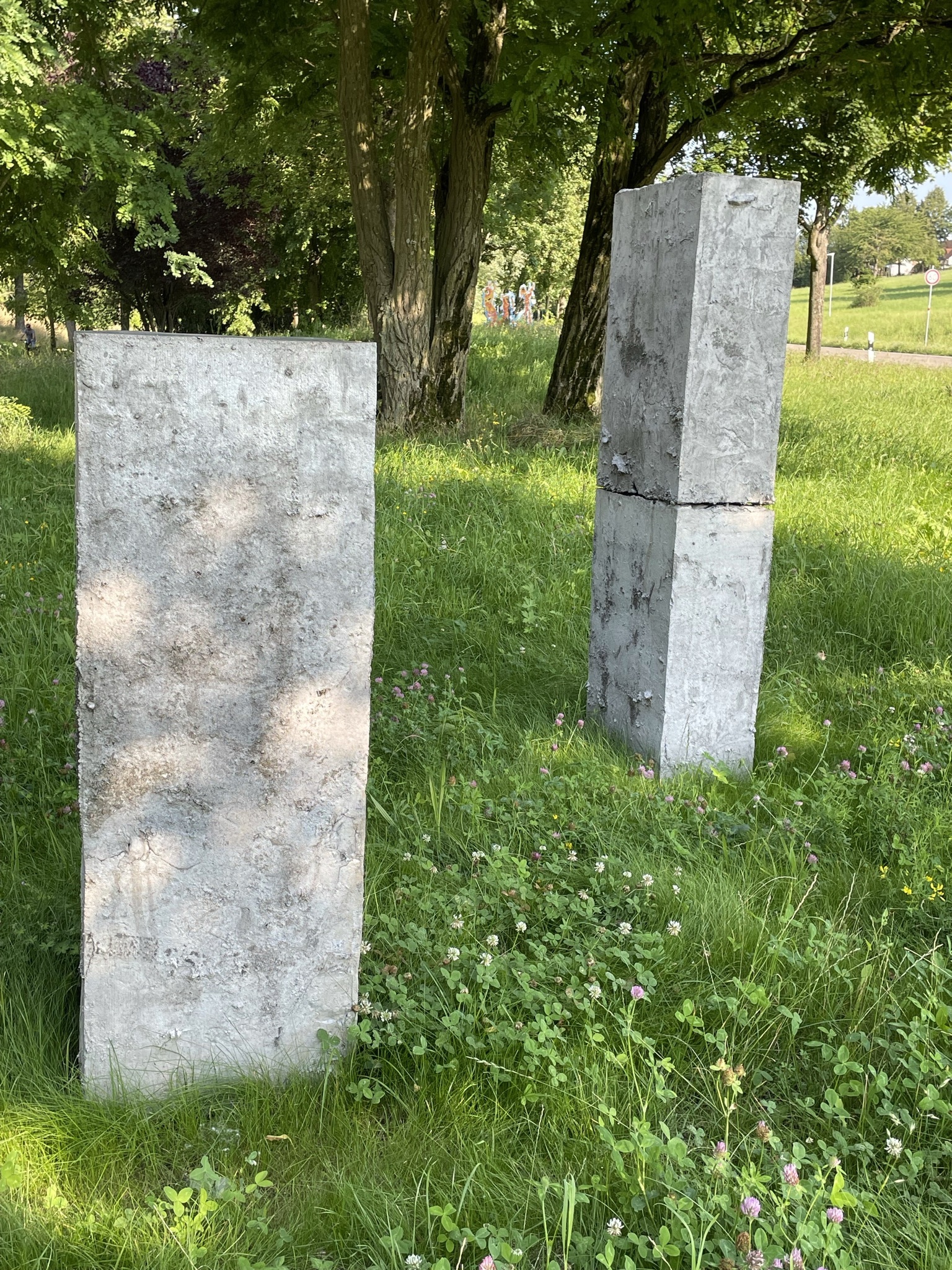 Skulptur "Warte hier" von Nino Maaskola, Skulpturenpark Wettersbach