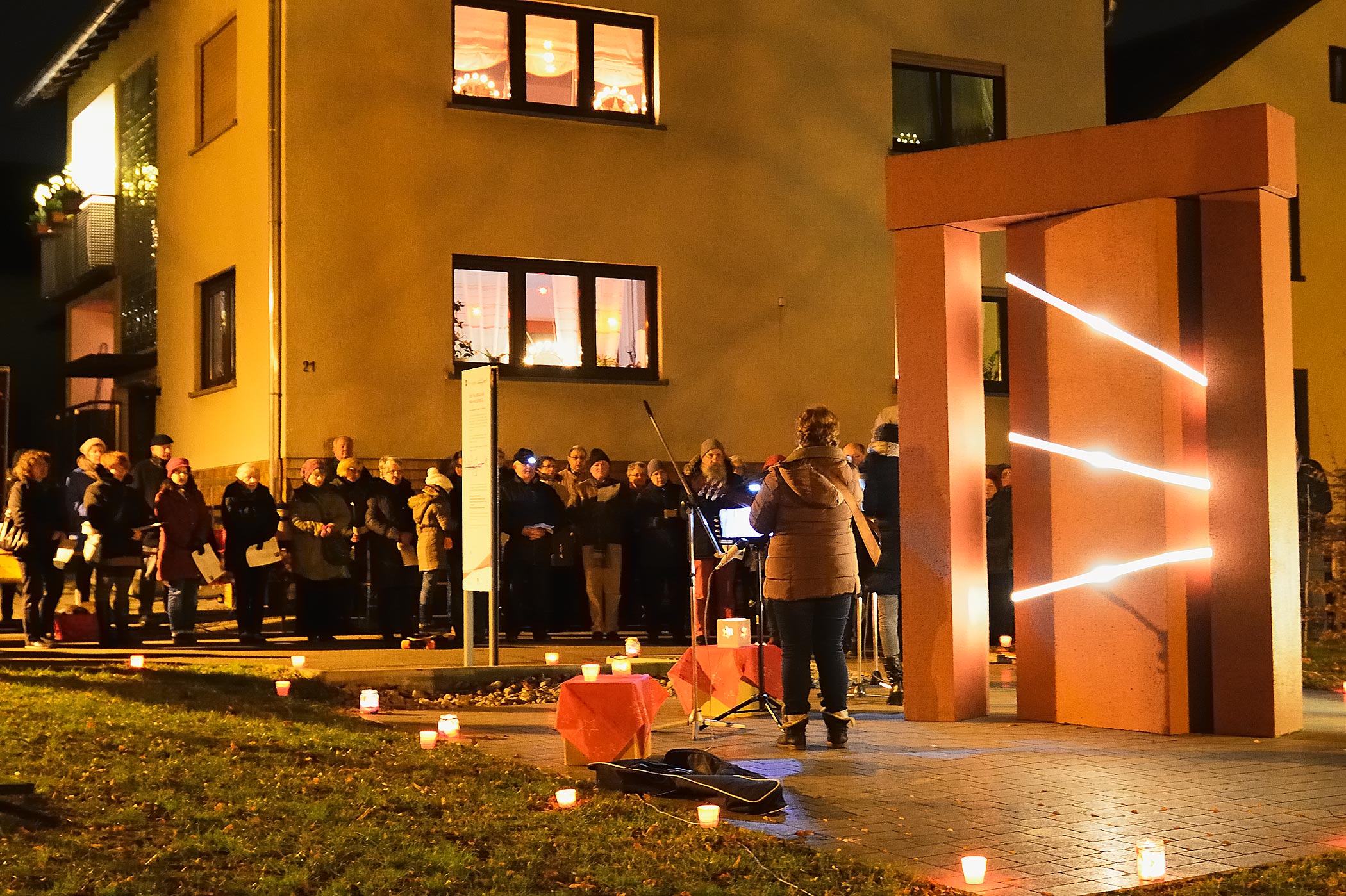 Weihnachtssingen am Palmbacher Waldenserplatz Weihnachtssingen am Palmbacher Waldenserplatz
