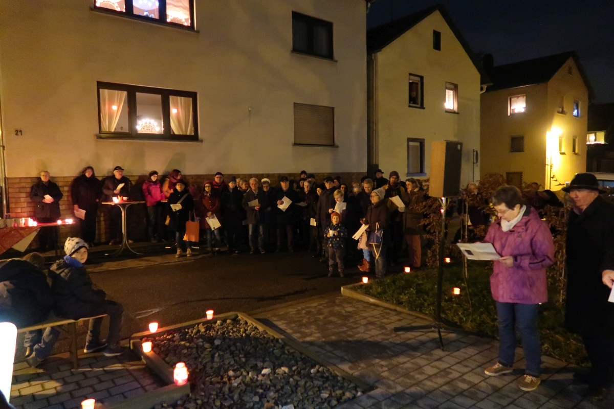 Weihnachtssingen am Waldenserplatz Palmbach 2017 Weihnachtssingen am Waldenserplatz Palmbach 2017
