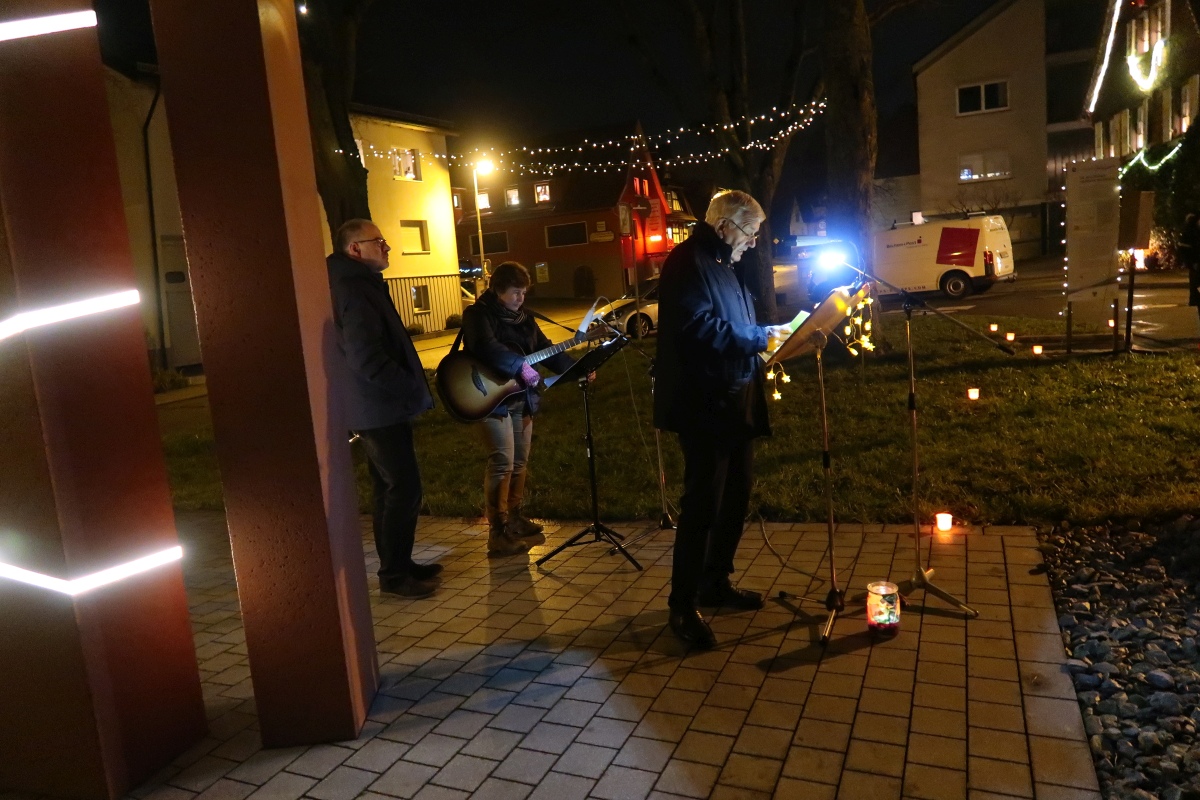 Weihnachtssingen am Waldenserplatz Palmbach 2017 Weihnachtssingen am Waldenserplatz Palmbach 2017