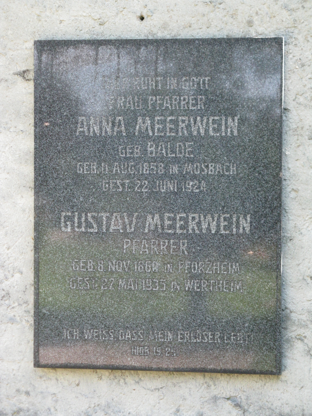 Grabstein von Gustav und Anna Meerwein am Friedhof Neulingen - Nussbaum Grabstein von Gustav und Anna Meerwein am Friedhof Neulingen - Nussbaum